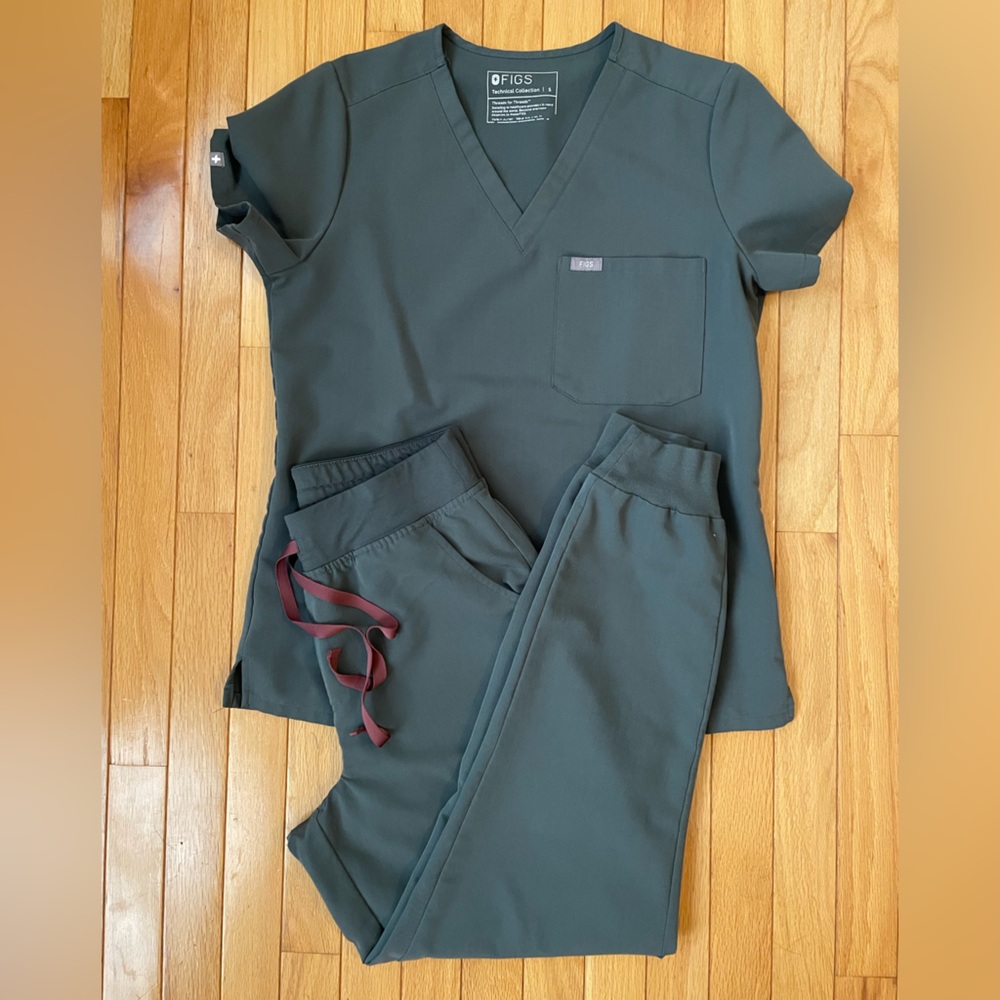 Figs Bonsai Catarina top and high wasted zamora joggers